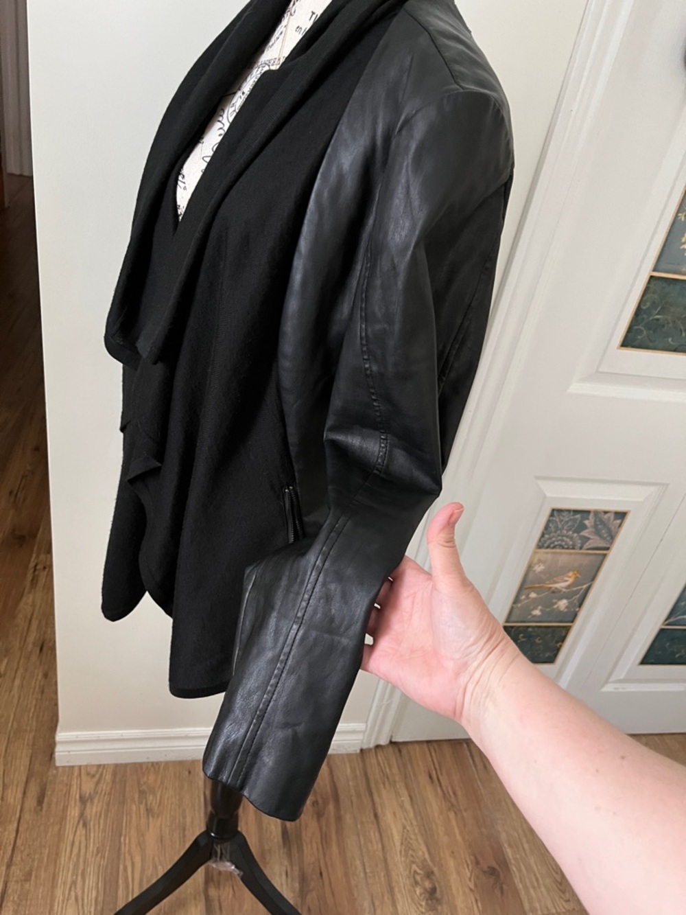 😃Guess Black Open-Front PLeather-Sleeve Draped Jacket - Picture 6 of 13